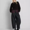 Blusa de manga larga con cuello barco fruncido