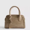 Bolso tipo tote con efecto cocodrilo