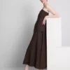El vestido midi en capas de mezcla de lino de The Edit