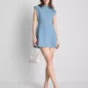 Mini vestido esculpido con mangas casquillo