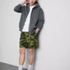 Pantalones cortos de malla con estampado de camuflaje