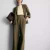 Pantalones holgados con textura y talle medio