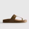 Sandalias tipo mules con barra en T y hebilla