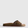 Sandalias tipo mules con correa y hebilla