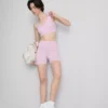 Top corto deportivo sin costuras con espalda cruzada