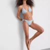 Top de bikini triangular de cuadros vichy con ribete de margaritas