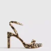 Zapatos de tacón con plataforma y textura de leopardo