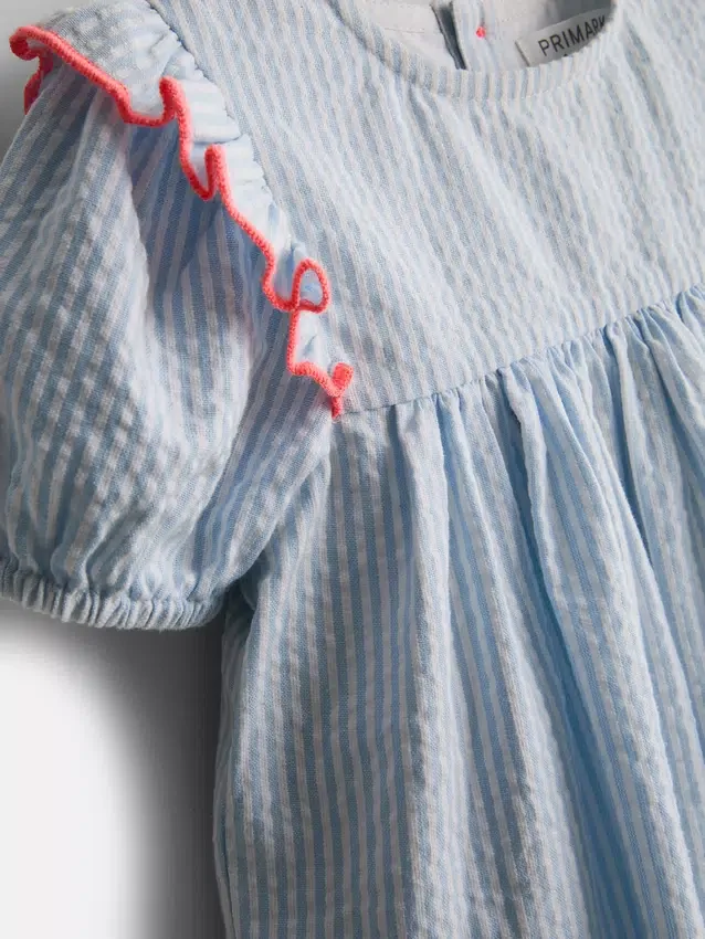 0-18 meses | Vestido de seersucker a rayas para recién nacidos