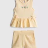 0-36 meses | Conjunto de blusa con dobladillo tipo peplum bordado con motivos florales y pantalones cortos