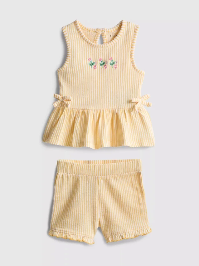 0-36 meses | Conjunto de blusa con dobladillo tipo peplum bordado con motivos florales y pantalones cortos