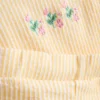 0-36 meses | Conjunto de blusa con dobladillo tipo peplum bordado con motivos florales y pantalones cortos