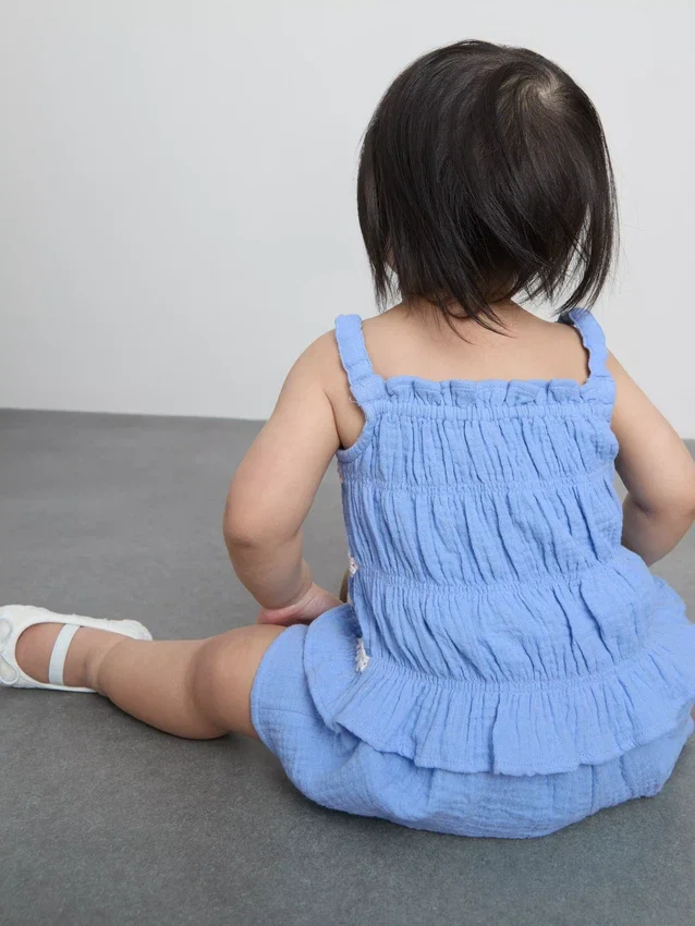 0-36 meses | Conjunto de blusita fruncida y pantalones cortos