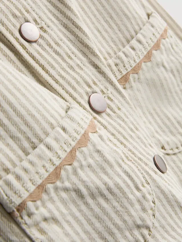 1,5-12 años | Chaqueta tipo «shacket» de mezclilla de rayas finas de algodón de The Edit