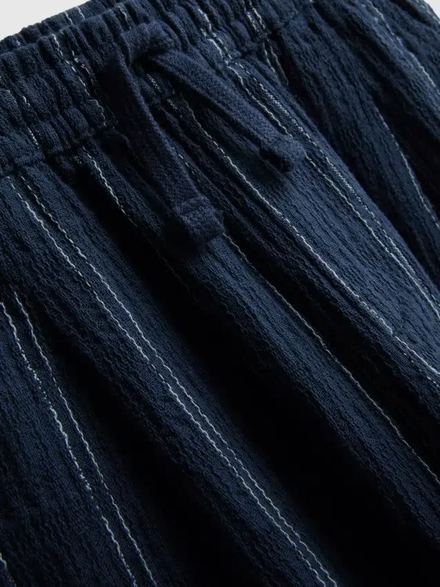 1,5-12 años | Conjunto de camisas y pantalones a rayas con textura de algodón de The Edit