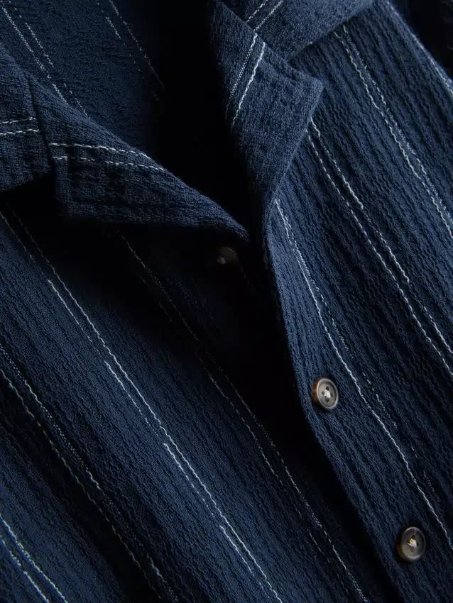 1,5-12 años | Conjunto de camisas y pantalones a rayas con textura de algodón de The Edit