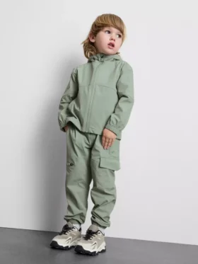 1,5-8 años | Conjunto deportivo con sudadera con capucha y cremallera y pantalones de chándal tipo cargo