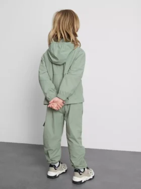 1,5-8 años | Conjunto deportivo con sudadera con capucha y cremallera y pantalones de chándal tipo cargo