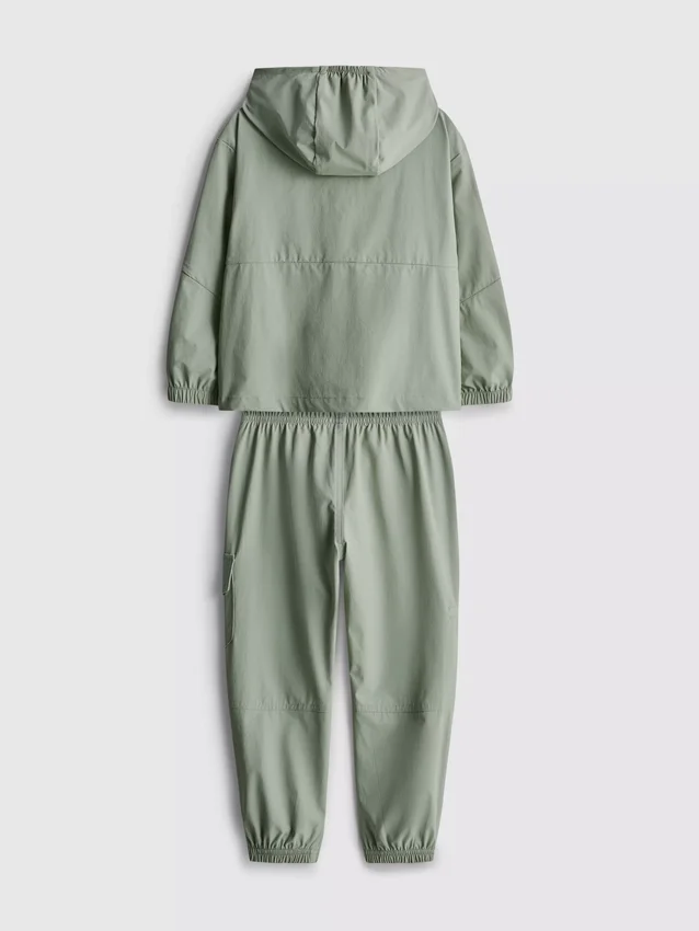 1,5-8 años | Conjunto deportivo con sudadera con capucha y cremallera y pantalones de chándal tipo cargo