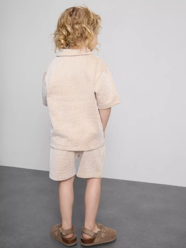 1,5-9 años | Conjunto de camisa a rayas y pantalones cortos