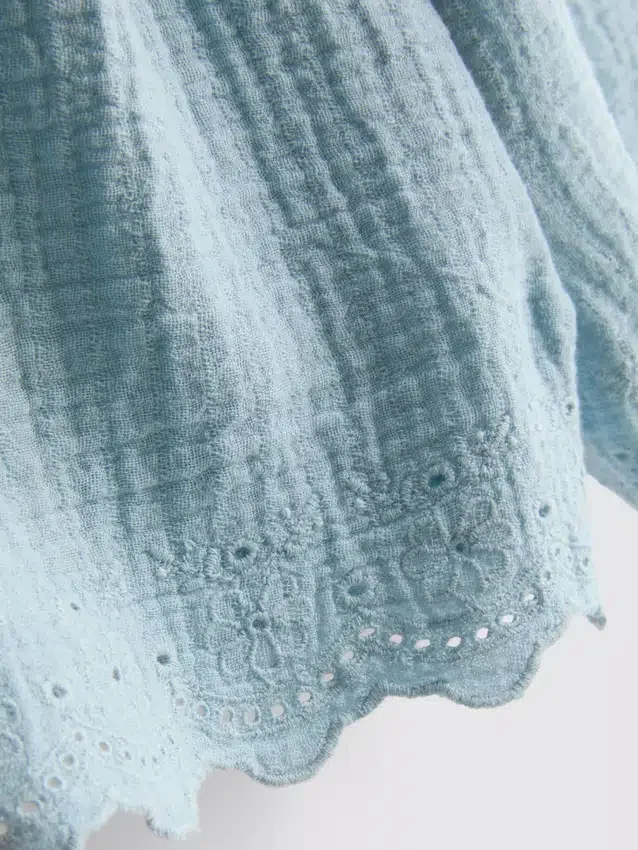 1,5-9 años | Pantalones cortos con ribete festoneado y ojales