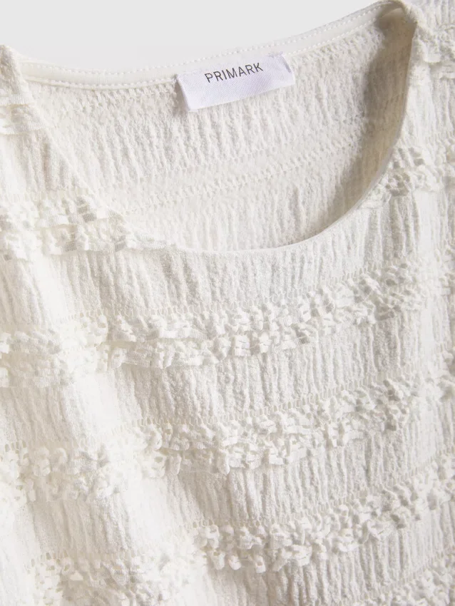 7-15 años | Blusa con mangas casquillo arrugadas y ribete de encaje