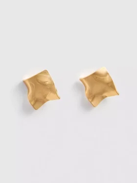 Aretes cuadrados de metal fundido