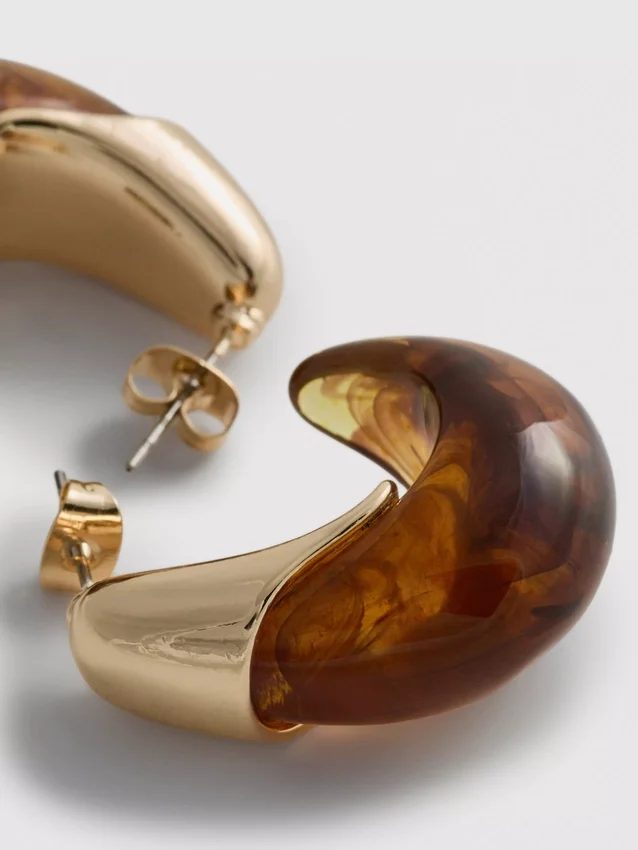 Aros de resina con forma de gota de Paula Echevarría
