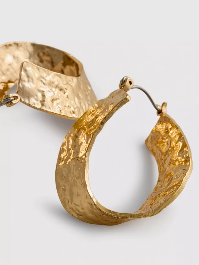 Aros ovalados con textura de Paula Echevarría