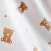 Babero tipo overol con diseño de oso