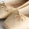 Bailarinas sin cordones de piel sintética con punta cuadrada y horma ancha