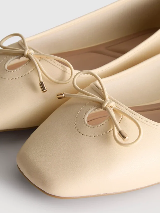 Bailarinas sin cordones de piel sintética con punta cuadrada y horma ancha