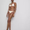 Bikini con braguita bordada y lazo lateral