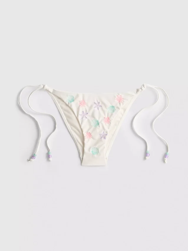 Bikini con braguita bordada y lazo lateral