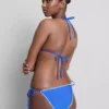 Bikini con braguita de atar a los lados y detalles de costura