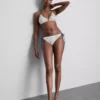Bikini con braguita texturizada color limón y atado a los lados