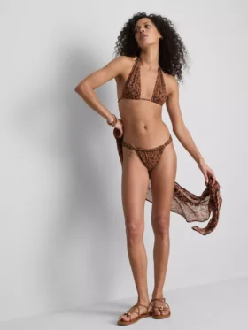 Bikini de Paula Echevarría con estampado de leopardo y brillo