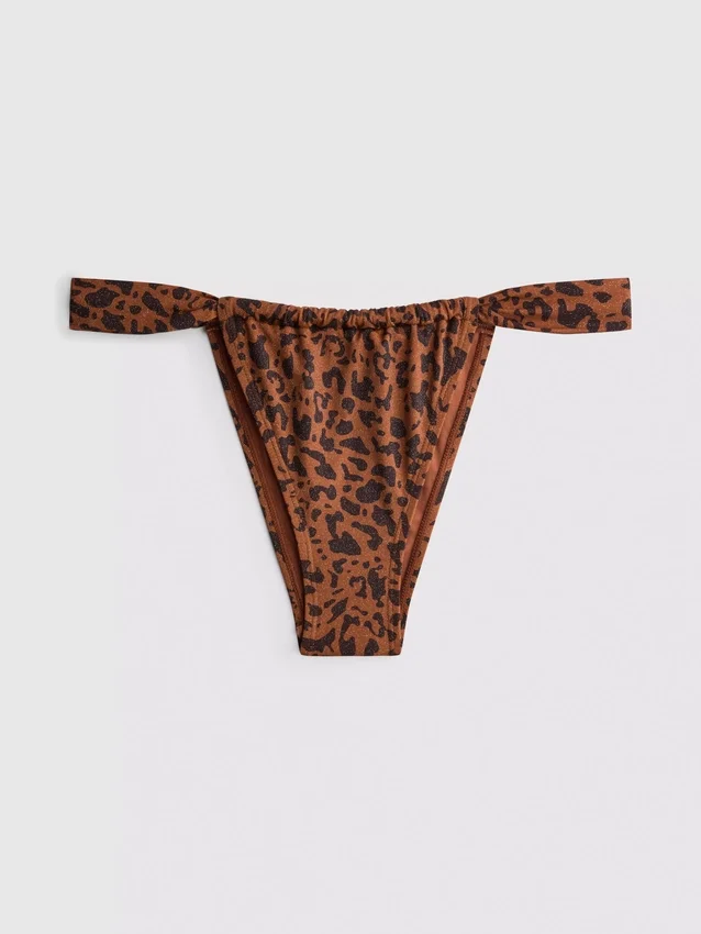 Bikini de Paula Echevarría con estampado de leopardo y brillo