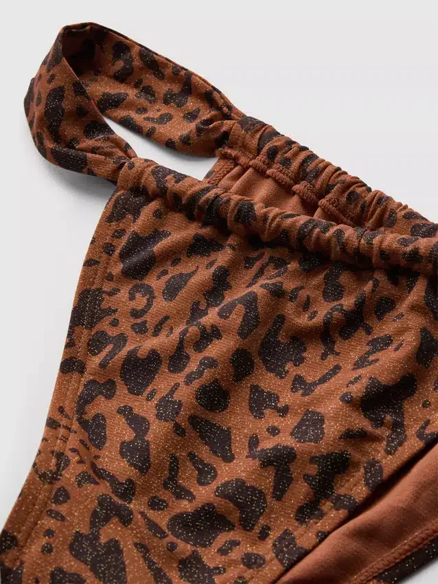 Bikini de Paula Echevarría con estampado de leopardo y brillo