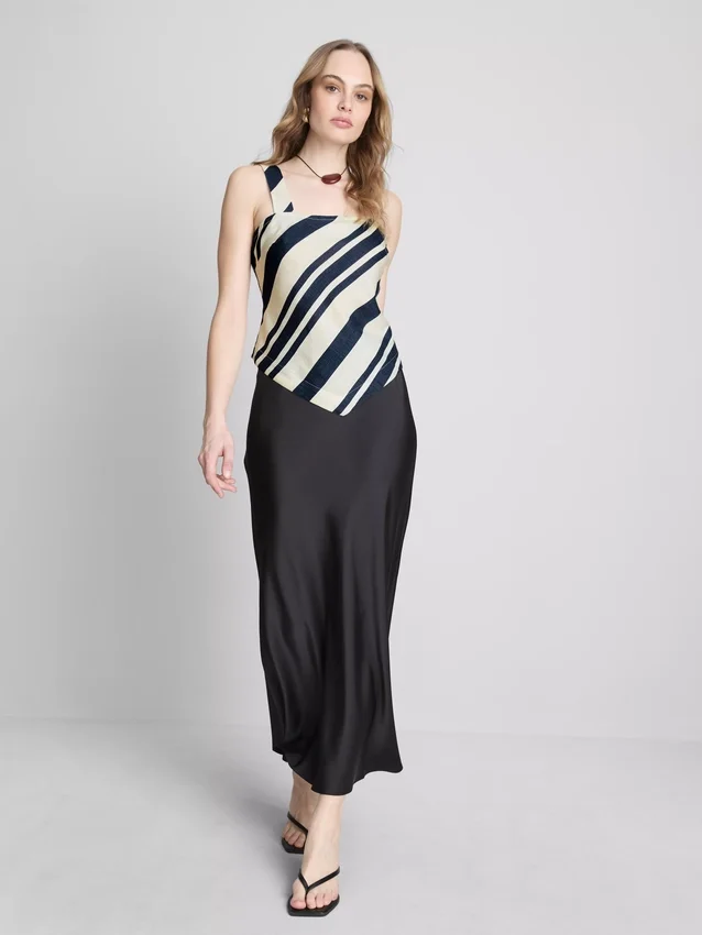 Blusa a rayas con dobladillo en punta