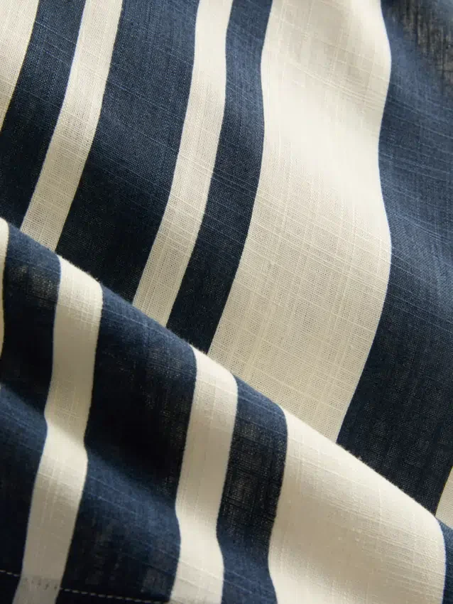 Blusa a rayas con dobladillo en punta