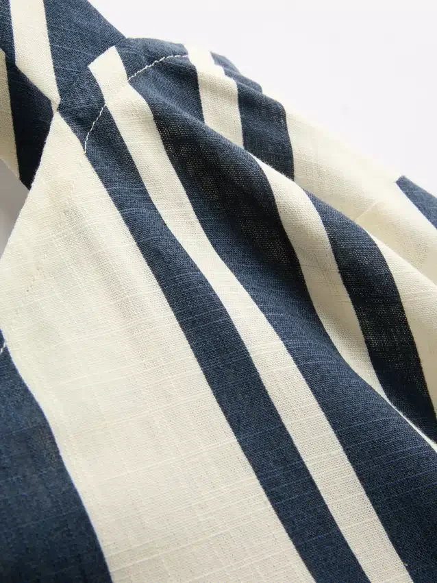 Blusa a rayas con dobladillo en punta