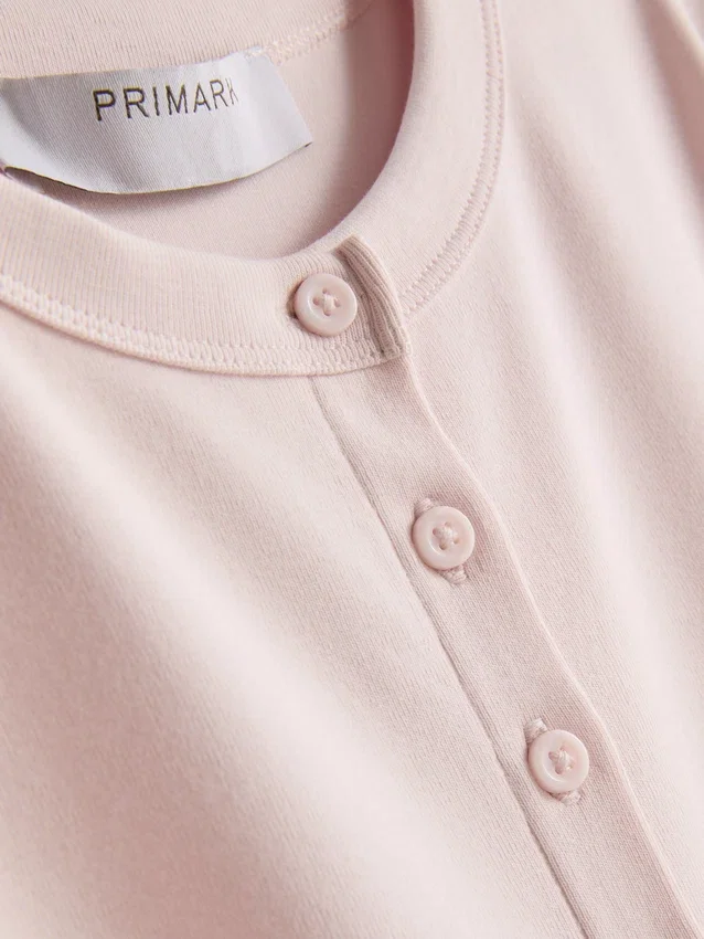 Blusa acanalada con botones, rica en algodón
