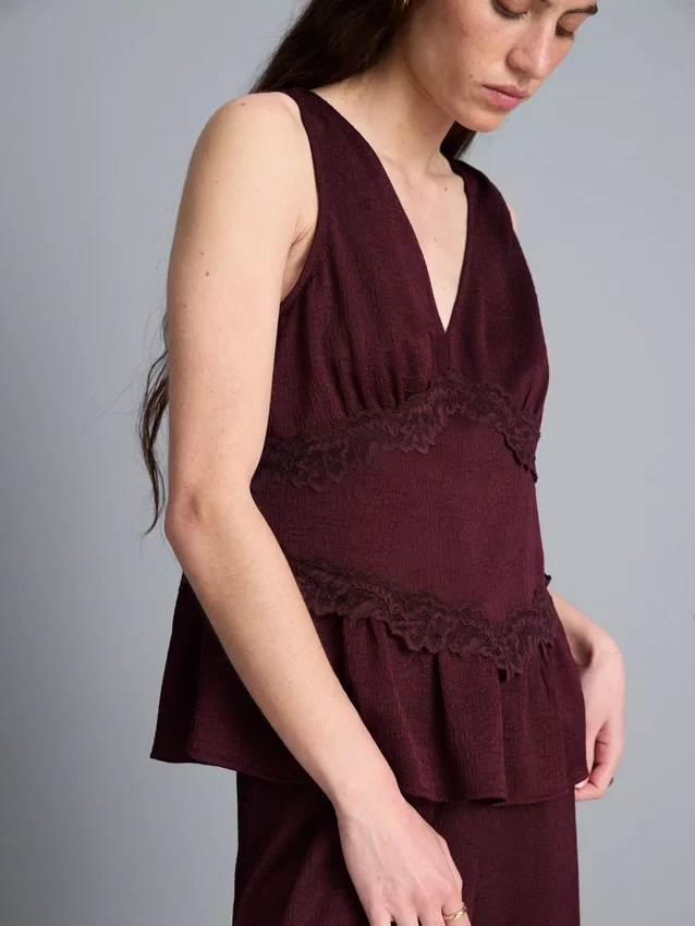 Blusa arrugada con cuello en V