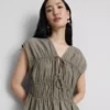 Blusa arrugada con lazo al frente
