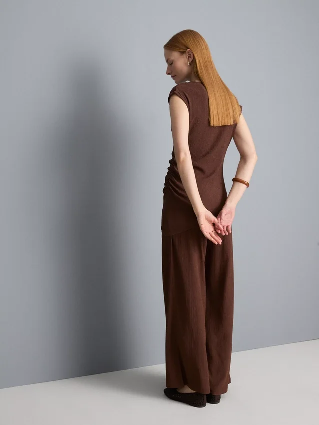 Blusa asimétrica arrugada