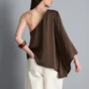 Blusa asimétrica de un solo hombro en satén