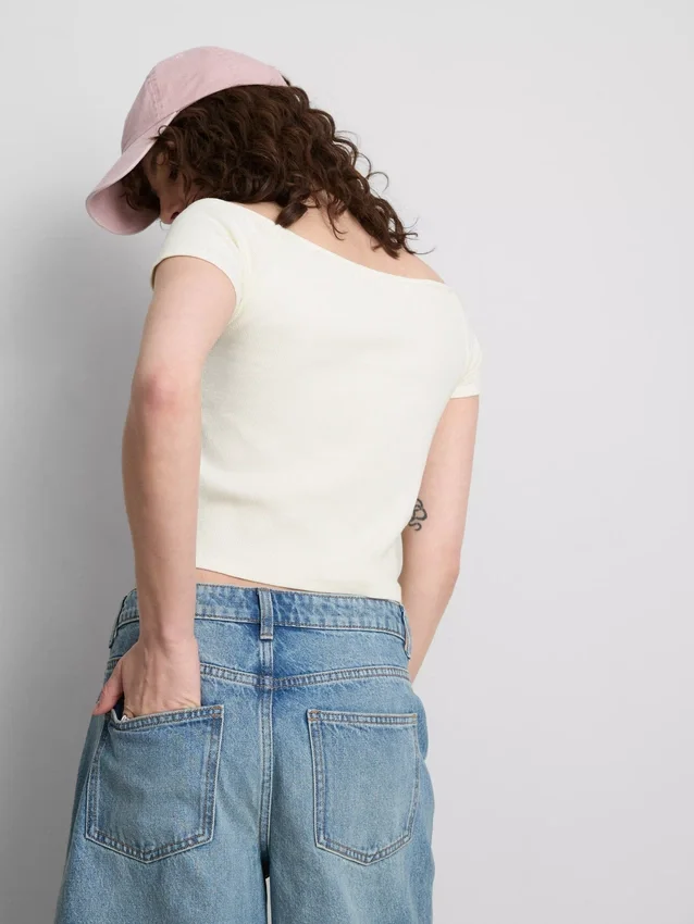 Blusa bardot de manga corta con alto contenido de algodón