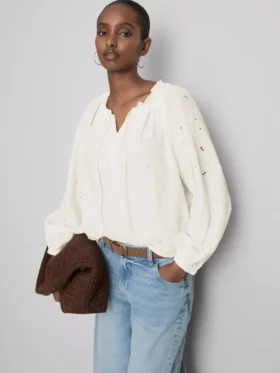 Blusa bordada con mangas abullonadas