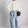 Blusa bordada con mangas abullonadas