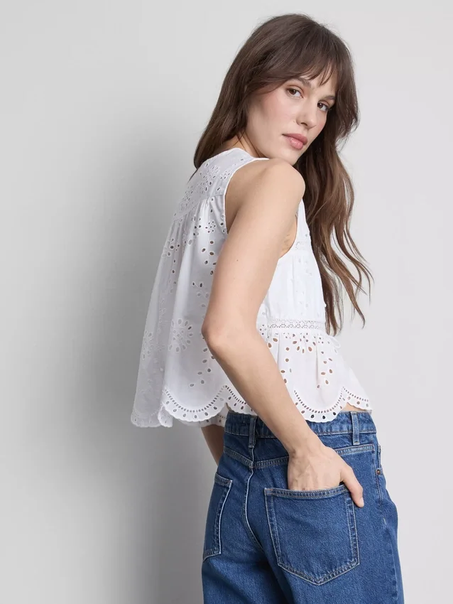Blusa con broderie de algodón y lazo en el frente